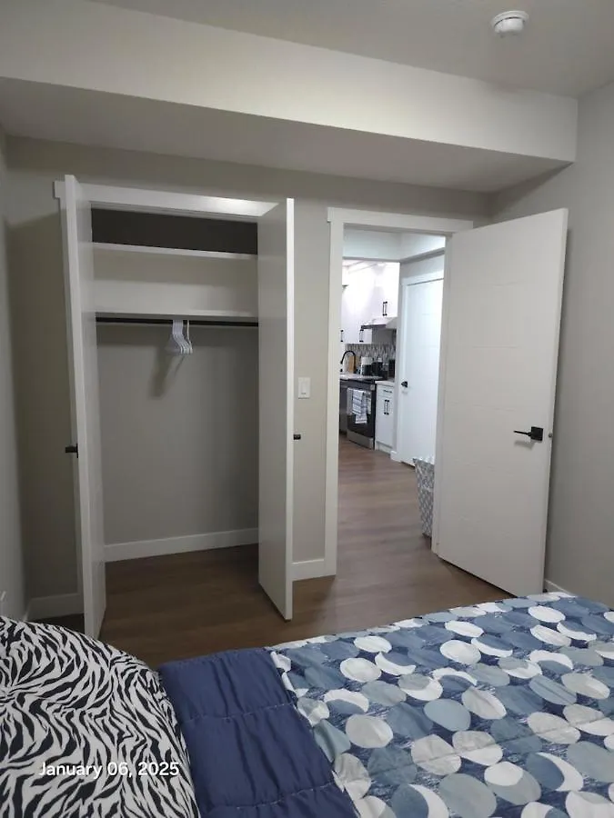 Lovely Home In Northwest Calgary Apartment