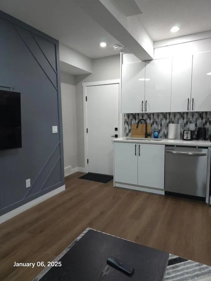 Lovely Home In Northwest Calgary