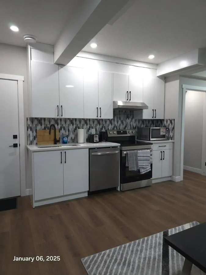 Apartament Lovely Home In Northwest Calgary Kanada
