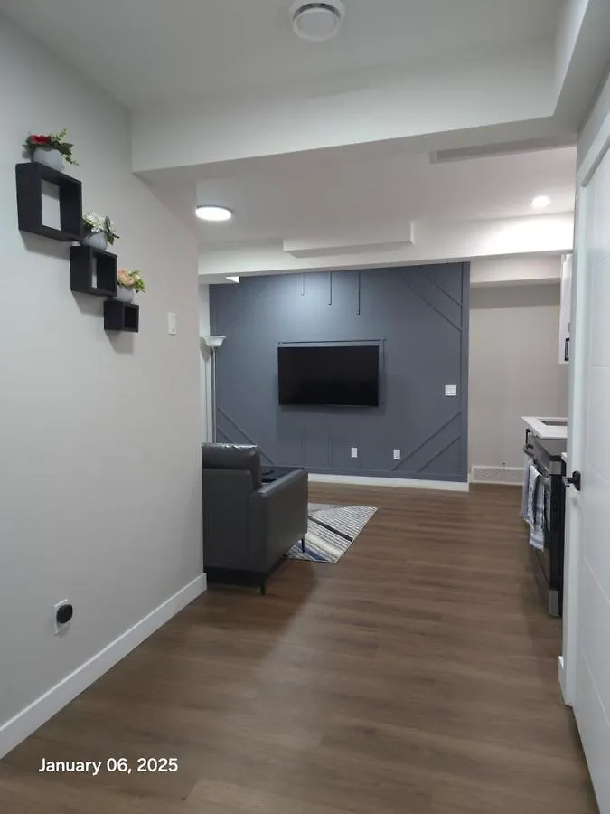 Lovely Home In Northwest Calgary 0*,