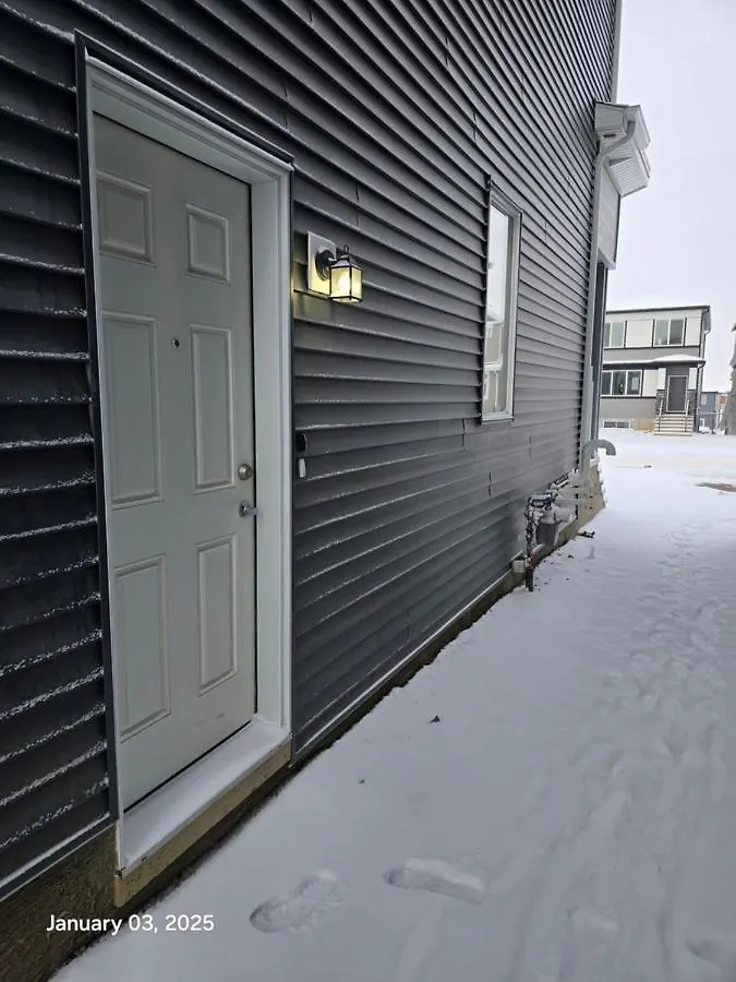 Lovely Home In Northwest Calgary 0*,  Kanada